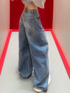 Jean large à poches arrière en strass, devant plat, motif graphique scintillant, denim délavé, coupe ample pour femme, été, vente en gros - Product Image 5