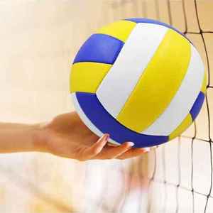 Balones de fútbol de primera calidad hechos a medida con caucho resistente, ideales para jugar y torneos de voleibol en equipo. - Product Image 3
