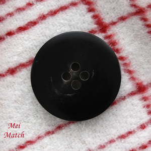 Boutons en corne de buffle naturelle, ronds, polis, 4 trous, pour couture avec design personnalisé par Blossom Craft India - Product Image 2