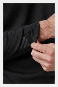 T-shirt de sport pour homme avec logo personnalisé, vêtements de sport confortables pour l'entraînement quotidien et un style de vie actif - Product Image 2