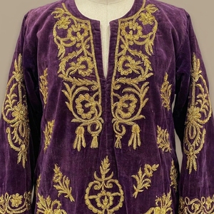 Túnica de Terciopelo Morado Bordada a Mano al por Mayor, Terciopelo Premium con Hilo Metálico Dorado Bordado a Mano - Product Image 2