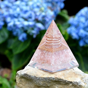 Pirámide de Orgón de Cuarzo Rosa Hecha a Mano, Artesanía con Piedras Preciosas, Pirámide de Alambre de Cobre y Cristal para Decoración del Hogar - Product Image 3