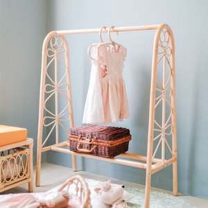 ชั้นวางเสื้อผ้าแบบแขวนทำจากหวายคุณภาพสูง ราคาแข่งขัน เหมาะสำหรับร้านค้า - Product Image 2