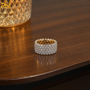 Anillo de Eternidad de Cinco Hileras con Diamantes Cultivados en Laboratorio, Color DEF, Corte Brillante, Oro Sólido, Banda Ancha Pavimentada, 1.5mm, Claridad VVS2 | - Product Image 4