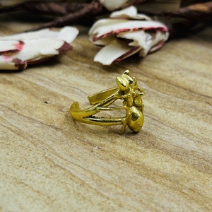 Anillos de diseño moderno con forma de hormiga, de latón estilo bohemio, para mujer, chapados en oro de 18k, con dije de insecto, delicados y llamativos, para venta al por mayor/OEM/ODM - Product Image 3
