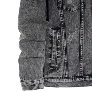 Chaqueta Vaquera Gris Minimalista con Acabado Desgastado - Textura de Lujo - Fabricación Profesional de Ropa Técnica para Comercio B2B Global - Product Image 4