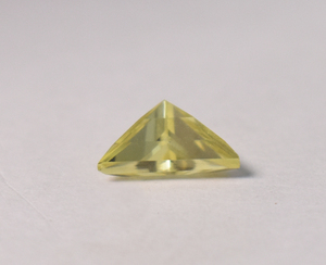Saphir Jaune Clair de Laboratoire, Taille Trillion, 16 mm, Pierre Précieuse Libre, Corindon Véritable, Pierre Pyramidaire Créée en Laboratoire - Product Image 2