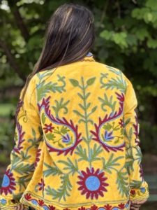 Chaqueta de Otoño para Mujer, Diseño Sujani Amarillo, Tejida a Mano con Bordado Floral de Algodón, para el Mercado Global de Ropa al por Mayor - Product Image 4