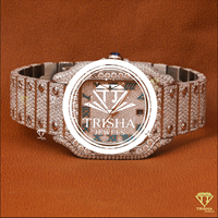 Montre de luxe haut de gamme en moissanite, ornée de pierres brillantes serties à la main sur le cadran, le lunette et le bracelet pour un éclat maximal