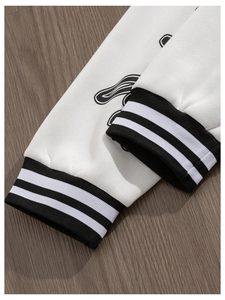 Chaqueta Varsity Personalizada para Hombre, Mezcla de Lana, Estilo Béisbol, para Invierno - Product Image 3