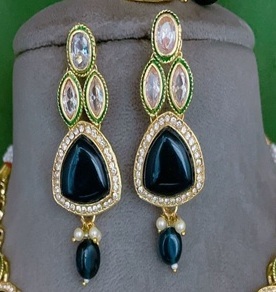 ชุดสร้อยคอพร้อมต่างหูและติกก้าประดับด้วยทองคำชุบคุณภาพพรีเมียมและพลอยคุณภาพสูง ดีไซน์สวยงามน่าหลงใหล เหมาะสำหรับงานแต่งงาน สำหรับผู้หญิง - Product Image 2