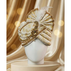 Sofá Real para Novio en Color Marfil y Dorado para Bodas |   Turbante Tradicional Indio Hecho a Mano con Perlas, Piedras y Plumas para Ceremonias - Product Image 3