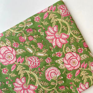 Tissu en coton doux de poids moyen, imprimé à la main Sanganeri, nouveau design, écologique, pour confection de vêtements pour garçons et housses de rideaux - Product Image 1