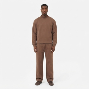 Conjunto Deportivo para Hombre, Sudadera Cuello Redondo Marrón y Pantalones Jogger, Dos Piezas en Color Sólido, Ropa Casual Urbana - Product Image 1