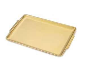 Plateau rectangulaire en métal avec poignées pratiques en laiton, plateau de service vintage fin avec poignées pour entrée, salon ou restaurant - Product Image 1