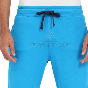 กางเกงขาสั้นลำลองผู้ชายขายดี ผ้าฝ้ายฟลีซ ระบายอากาศ เอวกลาง สีพื้น ขายส่ง MOQ ต่ำ - Product Image 4