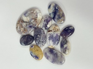 Lot de 10 cabochons en pierre naturelle violette de qualité AA, 40g, vente en gros de pierres précieuses en vrac pour la fabrication de bijoux, fournisseur en gros - Product Image 1
