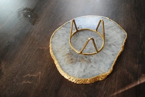 Support à gâteau en résine fait main pour anniversaires et fêtes, support à gâteau en résine de luxe avec un design décoratif moderne à prix avantageux - Product Image 3