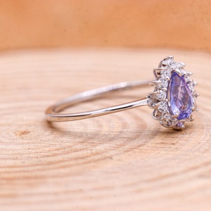 Anillo de Plata de Ley 925 con Tanzanita Natural en Forma de Pera y Circonita Cúbica, Joyas Memoria, Venta al Por Mayor - Product Image 2