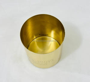 Pots à bougies de luxe en laiton personnalisés en gros de haute qualité avec finition polie Décoration intérieure Pots à bougies vides ronds en métal faits à la main - Product Image 3