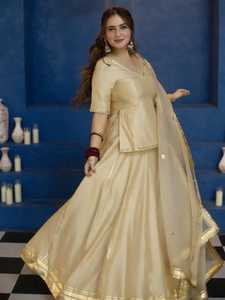 Elegante Conjunto de Lehenga de Seda Vichitra Beige con Bordado Dorado, Traje Tradicional Indio para Bodas, Largo hasta el Suelo, Corte Regular, para Mujer - Product Image 3