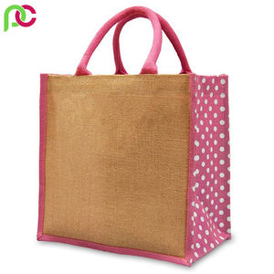 Vente en gros de sacs en jute personnalisés avec logo imprimé Offre Spéciale fourre-tout d'épicerie réutilisable avec poignée en bois style toile de jute - Product Image 4