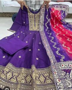 Robe de mariée ethnique indienne très vendue pour l'hiver, style Anarkali, broderie lourde, travail de sequins, Salwar Kameez, coupe ajustée, tenue de soirée - Product Image 6