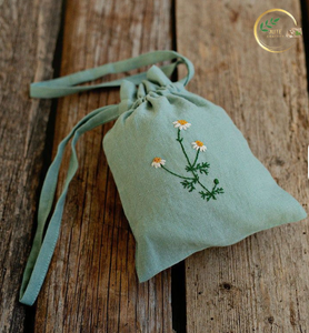 Sac cadeau en toile de jute biodégradable avec cordon de serrage pour les fêtes et les cadeaux de retour - Product Image 2
