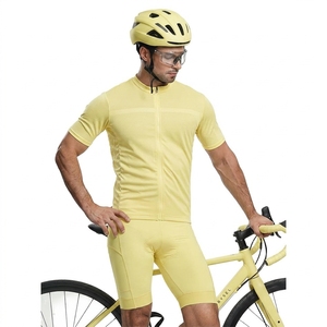 Ensemble de tenue de cyclisme personnalisé avec étiquette sur mesure, maillot et short de cyclisme au design personnalisé - Product Image 1