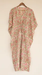 Vestido Kaftan Bohemio Rosa con Estampado Floral, Cuello en V, Corte Holgado para Mujer, Vestido Maxi de Algodón para Vacaciones - Product Image 6