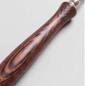 Juego de cubiertos clásicos con mango de madera y cabezales de acero inoxidable con acabado de alto brillo para uso en bodas, cenas y hoteles. - Product Image 2