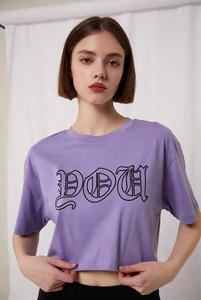 เสื้อครอปสีม่วง เสื้อยืดแขนสั้นลำลองสำหรับผู้หญิง คอกลม พิมพ์ลายตัวอักษร ทรงหลวม ผ้าฝ้ายเจอร์ซีย์ 100% ใส่ได้ทั้งฤดูใบไม้ผลิและฤดูร้อน - Product Image 2
