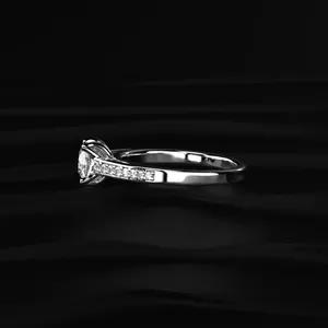 Bague de luxe en or jaune pour femme avec diamant rond brillant de 0,5 ct cultivé en laboratoire, sertie de pavés floraux, certifiée IGI - Product Image 5