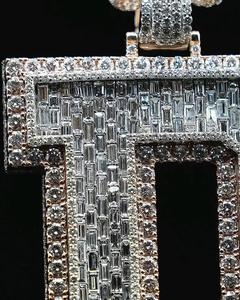 Colgante de Letra D Personalizado con Incrustaciones de Plata, Estilo Hip Hop, con Diamantes de Imitación VVS, Colgante Inicial con Colgante de Lujo, Regalo para Él y Ella - Product Image 5