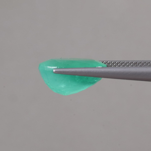 Esmeralda Natural Certificada por IGI, Certificada por Terceros, al por Mayor, Suelta, 6.90 Quilates, Corte Ovalado, 13.5x11mm 7mm, Gema Verde Premium - Product Image 2