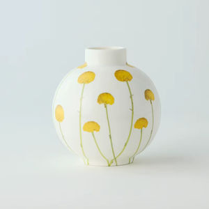 Encantador Florero de Cerámica con Estampado de Margaritas, Forma de Globo Redonda, Acabado Liso y Alegre Acento Floral Amarillo para Decoración del Hogar - Product Image 1