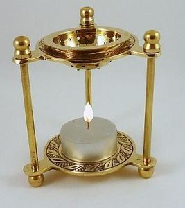 Dhoop Dani indien traditionnel avec manche en bois pour une combustion sûre et sacrée du loban - Product Image 5
