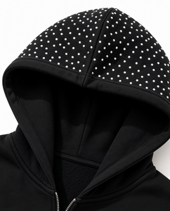 Sudadera con Capucha Negra con Estrellas de Pedrería Rosa en las Mangas y Forro de Puntos, Unisex, Informal, para Otoño - Product Image 5
