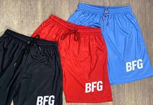 Shorts décontractés pour hommes en polyester satiné, couleur unie, tricotés, écologiques, séchage rapide, taille mi-haute, avec cordon de serrage, pour le sport, rouge et noir - Product Image 6