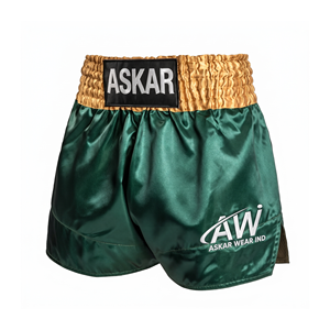 Shorts de boxe Askar vert avec ceinture dorée, sérigraphie, coupe ample, unisexe, 100 % polyester, légers, pour arts martiaux - Product Image 1