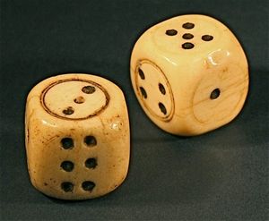 Dados de hueso hechos a mano, decoración y accesorios, otras decoraciones para bodas - Product Image 1