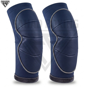 Genouillères en cuir synthétique renforcées, respirantes et absorbant les chocs pour l'entraînement MMA et de boxe, modèle 2026, prix de gros - Product Image 1