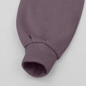 ชุดเซ็ตเสื้อฮู้ดครอปสีเทาผ้าฝ้ายคุณภาพสูง 100% ซักย้อมแบบแอซิดวอช พร้อมกางเกงขายาวสำหรับผู้หญิง ตกแต่งด้วยลายปัก ระบายอากาศได้ดี น้ำหนักเบา - Product Image 6