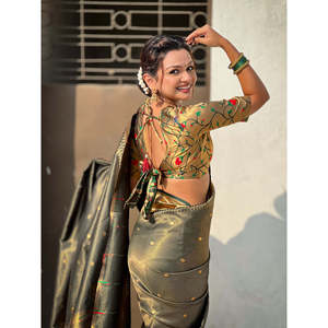 Sari tissé Elite Weaves en tissu vert bouteille Paithan Zari 650g, vêtements indiens et pakistanais - Product Image 3