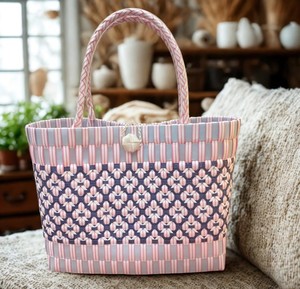 Sac fourre-tout tendance en plastique tressé géométrique fait main pour femme – Idéal pour l'été, la plage et les vacances - Product Image 4