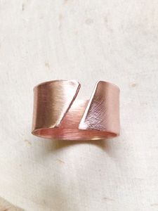 Bague en cuivre de conception artisanale, idéale pour les boutiques de cadeaux, les détaillants de bijoux et les entreprises d'accessoires de mode - Product Image 4