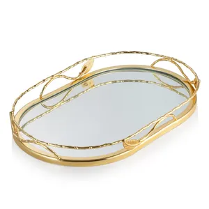Bandeja Decorativa de Metal de Lujo con Textura Dorada Antigua, Bandeja Decorativa Ovalada de Vidrio con Marco Floral Dorado - Product Image 1