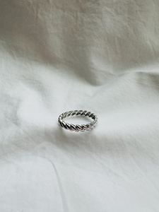 Bague en argent sterling 925 massif torsadée, bague minimaliste empilable en argent massif, bijoux en gros pour femmes et hommes - Product Image 4