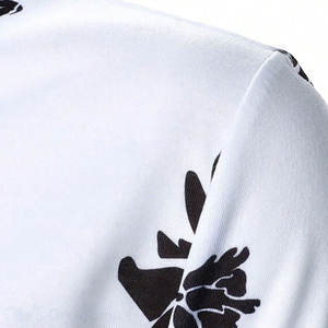 Camiseta Deportiva para Hombre |   Estampado Floral de Rosas Blancas y Negras para Sublimación |   Camiseta Deportiva de Manga Corta Transpirable que Absorbe la Humedad - Product Image 3