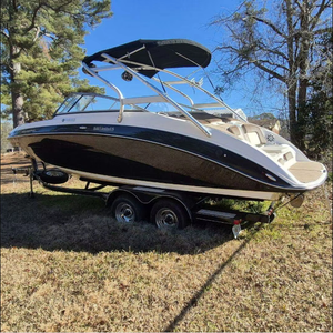 Bateau de travail, remorqueur, jet-boat, bateau de sport, de loisirs, familial et d'aventure, durable, marin, de luxe, 24 pieds, modèle 242 Limited S WalkAround, utilisé en 2020. - Product Image 1